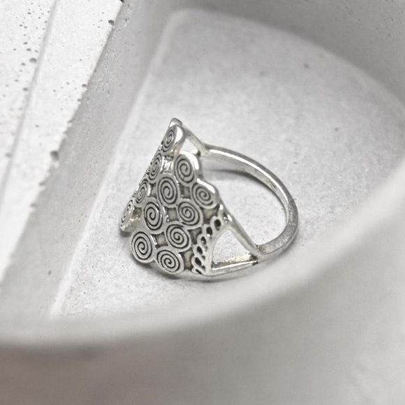 Swirl Pattern Boho Ring - Picture 4 of 5